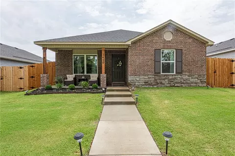 2420 E Illinois Aly, Fayetteville, AR 72701