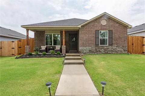 2420 E Illinois Aly, Fayetteville, AR 72701
