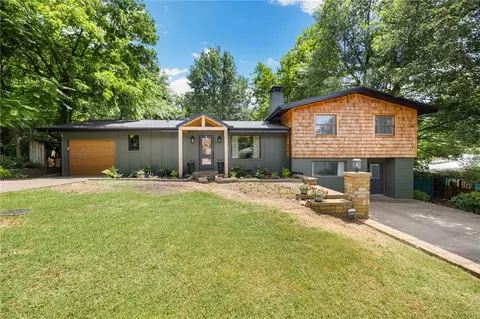 415 Holly St, Fayetteville, AR 72703