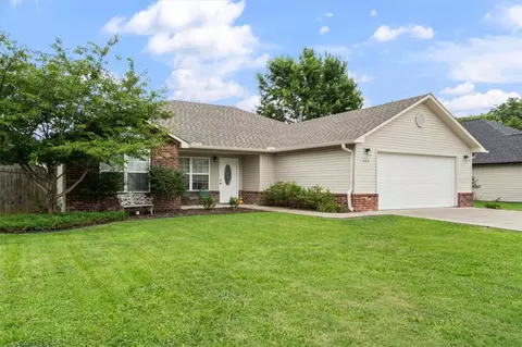 1523 William Ct, Siloam Springs, AR 72761