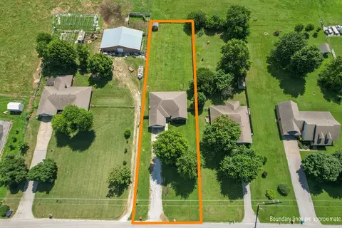 725 S Primrose Rd, Lowell, AR 72745