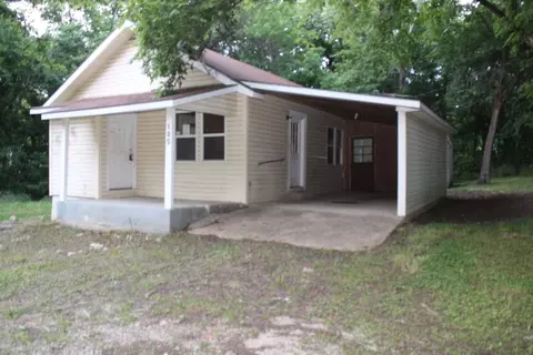 125 W Bradford St, Pyatt, AR 72672