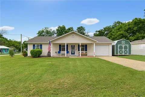 109 SW 3rd Ave, Gravette, AR 72736