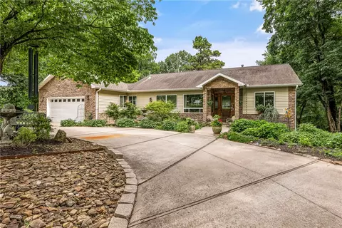 920 E Amis Rd, Rogers, AR 72756