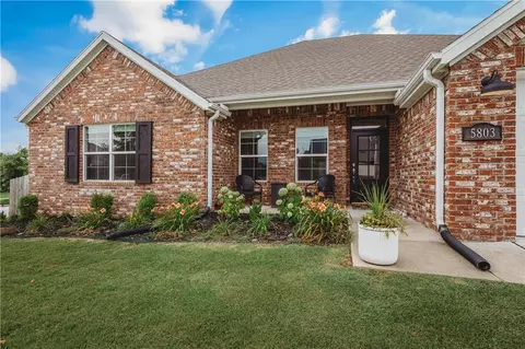 5803 W Poison Springs Dr, Fayetteville, AR 72704