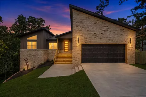 4 Lauder Cir, Bella Vista, AR 72715