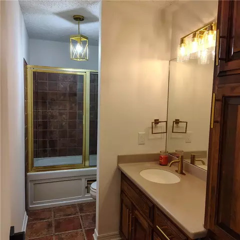 Bath - 3129 Glen Flora Way, Fort Smith, AR 72908 photo 1 of 2
