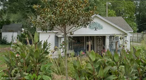 411 Dallas St, Gravette, AR 72736
