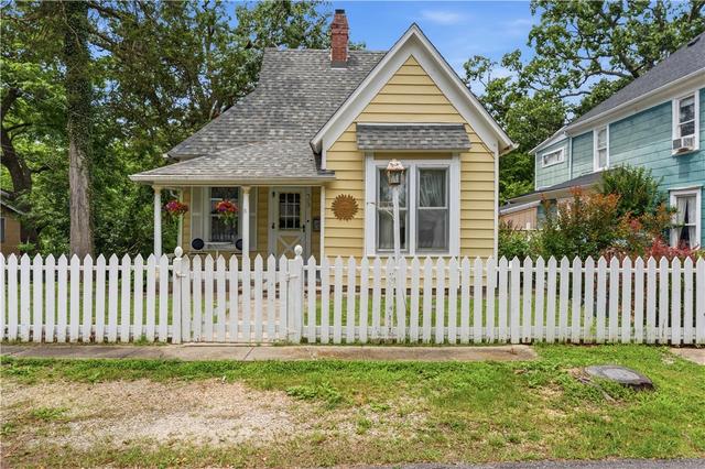 38 Ridgeway Ave, Eureka Springs, AR 72632