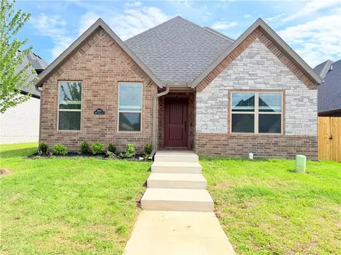 2905 SW Lovely Ln, Bentonville, AR 72713
