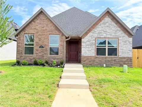 2905 SW Lovely Ln, Bentonville, AR 72713