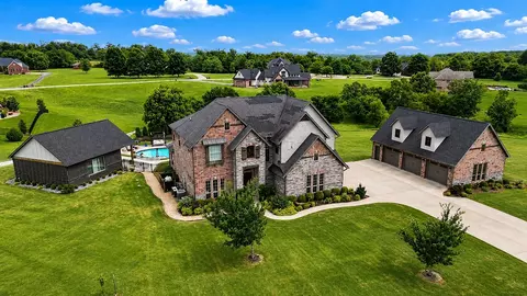 9787 Soaring Hawk Dr, Bentonville, AR 72713