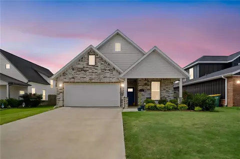 1712 W Broadway Pl, Rogers, AR 72758