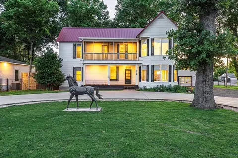 1715 Garland Ave, Fayetteville, AR 72703