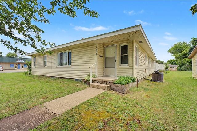 936 S Maxwell, Siloam Springs, AR 72761