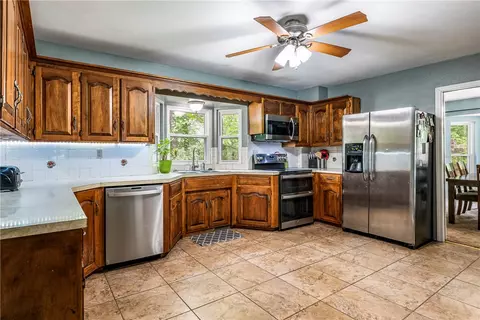 Kitchen - 18 Cardinal Ct, Rogers, AR 72756 photo 1 of 2