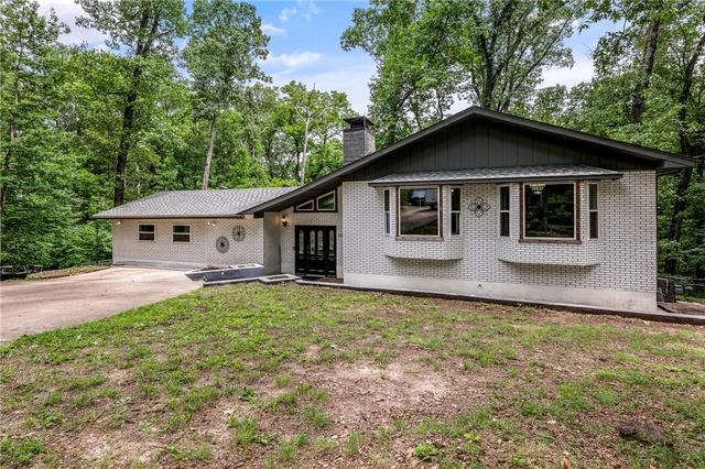 18 Cardinal Ct, Rogers, AR 72756