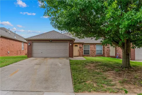 286-288 W Copper Oaks Dr, Centerton, AR 72719