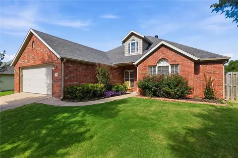 596 N Fox Meadows Ln, Fayetteville, AR 72704