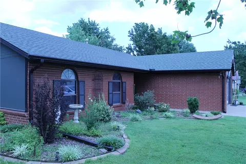 2711 Margaret St, Rogers, AR 72756