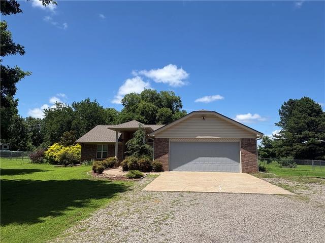 286 Meadowrue Rd, Russellville, AR 72802