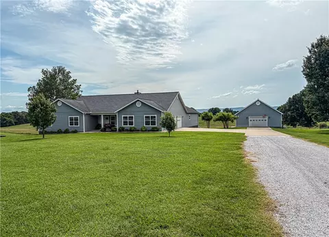 3888 Carole Ln, Harrison, AR 72601
