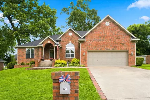 104 NW O St, Bentonville, AR 72712