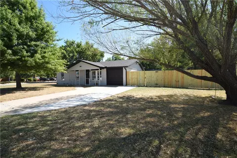 2511 N 4th St, Rogers, AR 72756