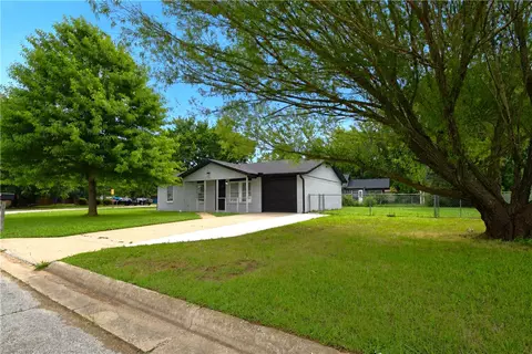 2511 N 4th St, Rogers, AR 72756