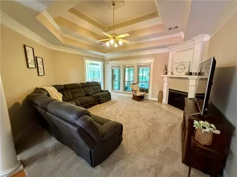 Living - 1201 Carruthers Dr, Morrilton, AR 72110 photo 2 of 4