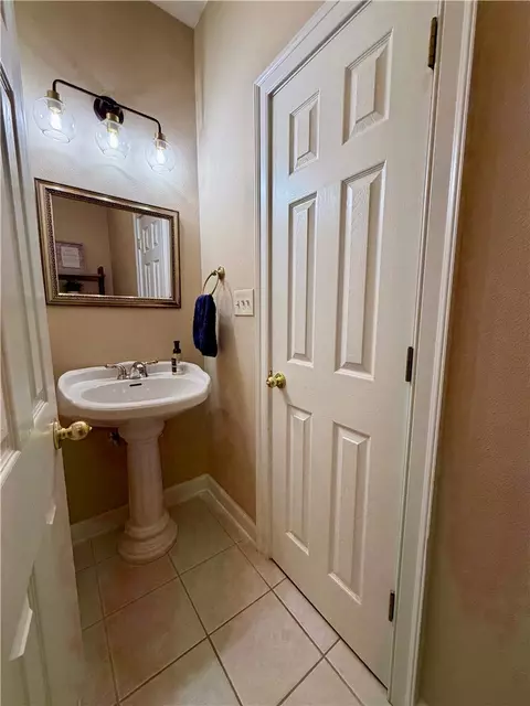 Bath - 1201 Carruthers Dr, Morrilton, AR 72110 photo 3 of 6