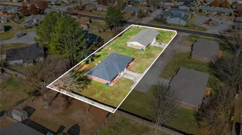 10111013 NW 12th St, Bentonville, AR 72712