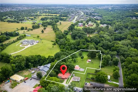 156 N Maple, Cave Springs, AR 72718