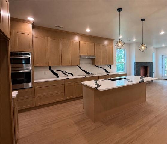 906 W Holly St, Rogers, AR 72756