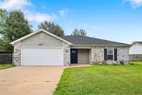 609 Birmingham St SW, Gravette, AR 72736