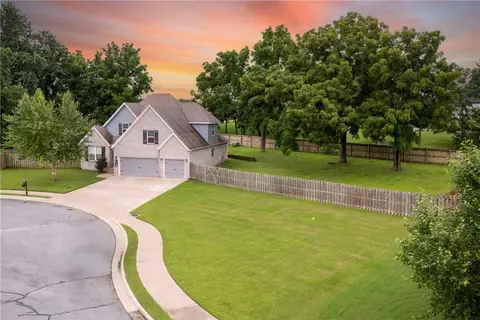 770 Hawthorn Way, Centerton, AR 72719