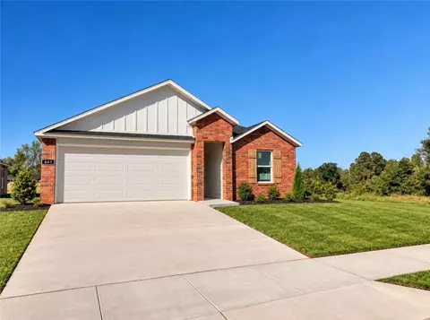 603 SW Benton Ave, Gravette, AR 72736