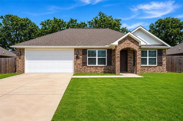 804 Brook St, Gentry, AR 72734