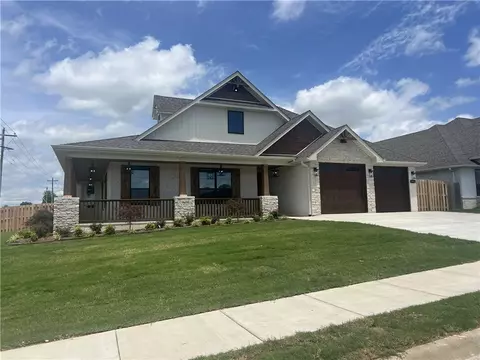 1912 Shelby St, Pea Ridge, AR 72751