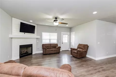 463 N Davis St, Pea Ridge, AR 72751 photo 10
