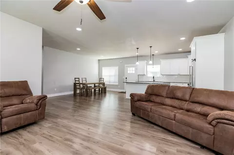 463 N Davis St, Pea Ridge, AR 72751 photo 9