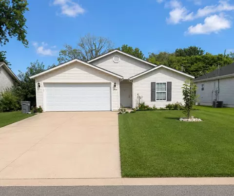 1414 N B St, Rogers, AR 72756