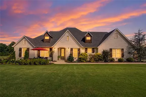 1374 S Spring Loop, Fayetteville, AR 72703