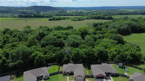 1640 Seattle Slew St, Prairie Grove, AR 72753