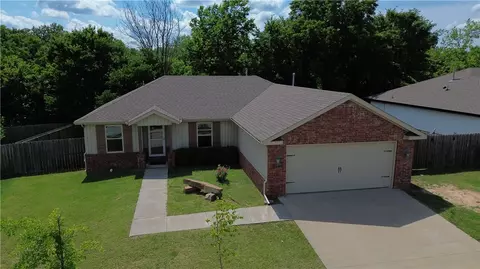 1640 Seattle Slew St, Prairie Grove, AR 72753