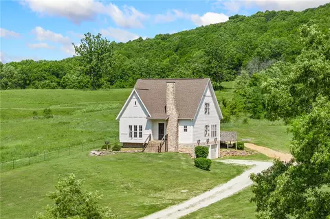 6935 Bear Creek Dr, Harrison, AR 72601