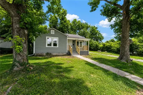 1400 S 4th St, Rogers, AR 72756