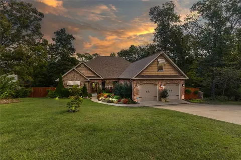 24 Granshire Dr, Bella Vista, AR 72714