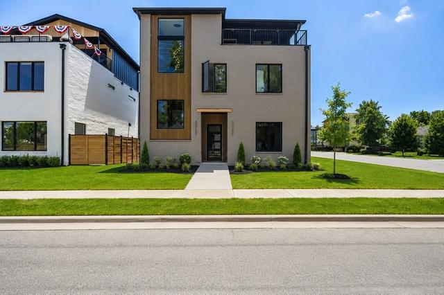 617 SW 2nd St, Bentonville, AR 72712