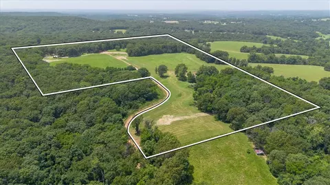 16135 Old Wire Rd, Garfield, AR 72732